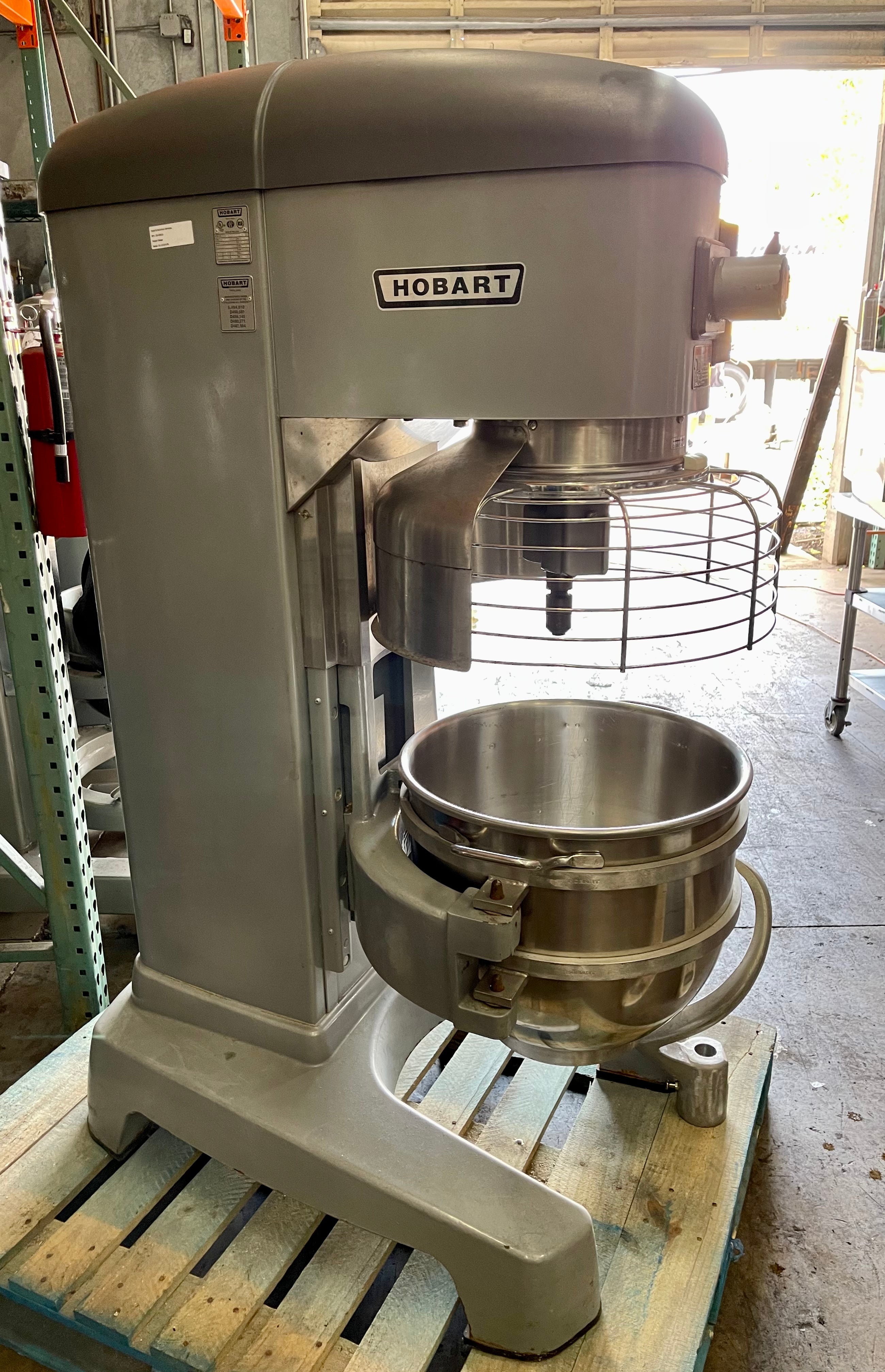 Hobart Legacy HL600 60qt Dough Mixer Comes W SS Bowl & Attachment