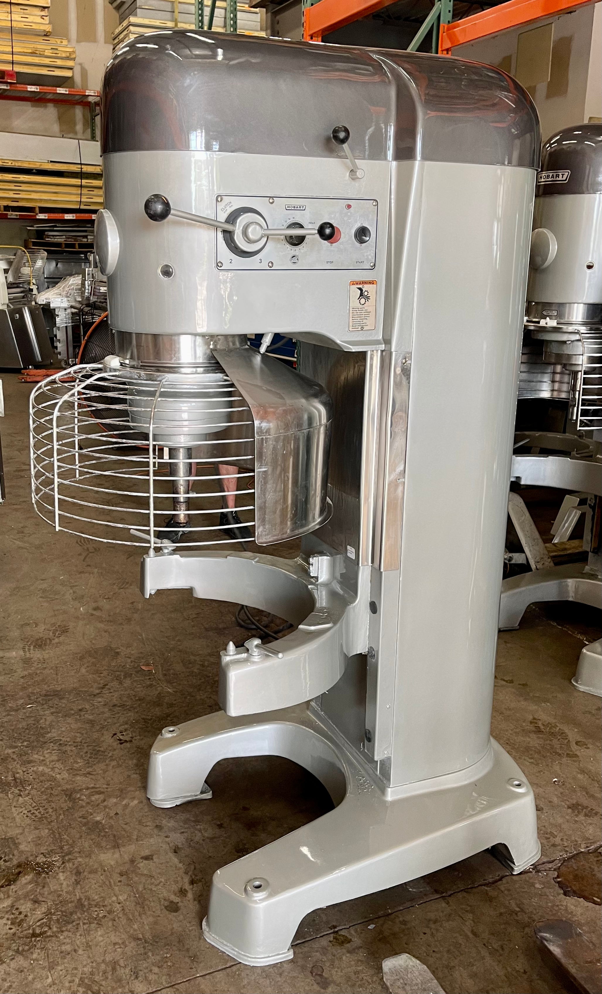 Hobart V1401 140 quart mixer. Comes with stainless steel bowl and 1 attachment