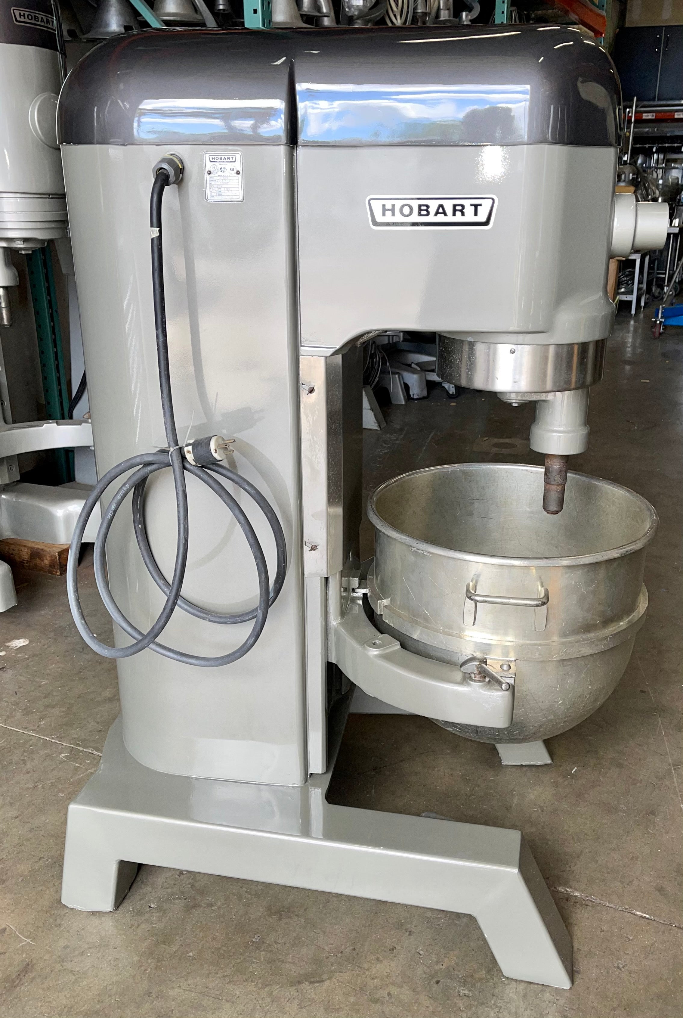 Hobart 1 phase H600 60 qt mixer comes with stainless steel bowl and one attachment