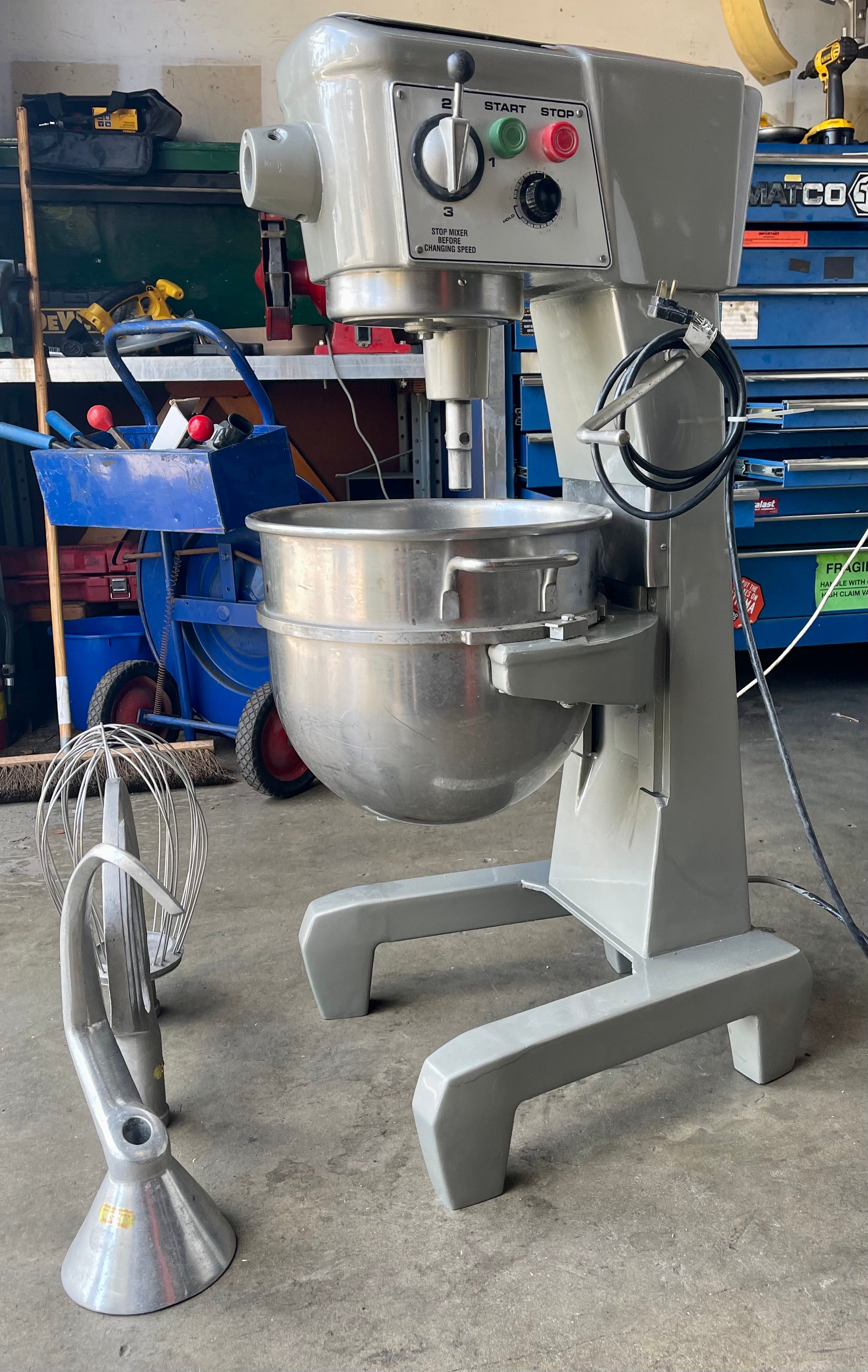 Hobart D300t 30 quart mixer 115V comes with a stainless steel bowl and three attachments