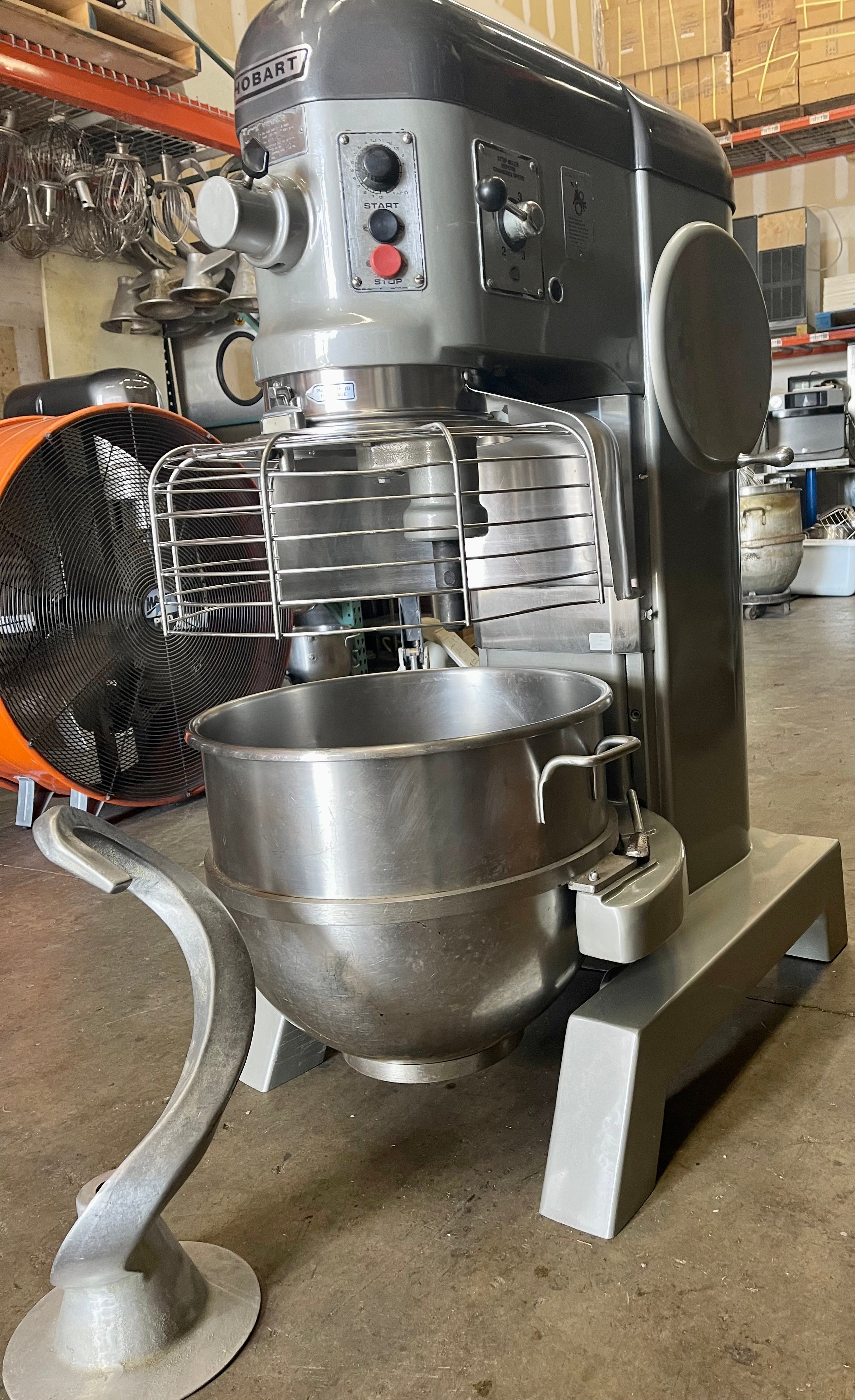 Hobart H600T 3 phase 2HP mixer comes with a stainless steel bowl and one attachment