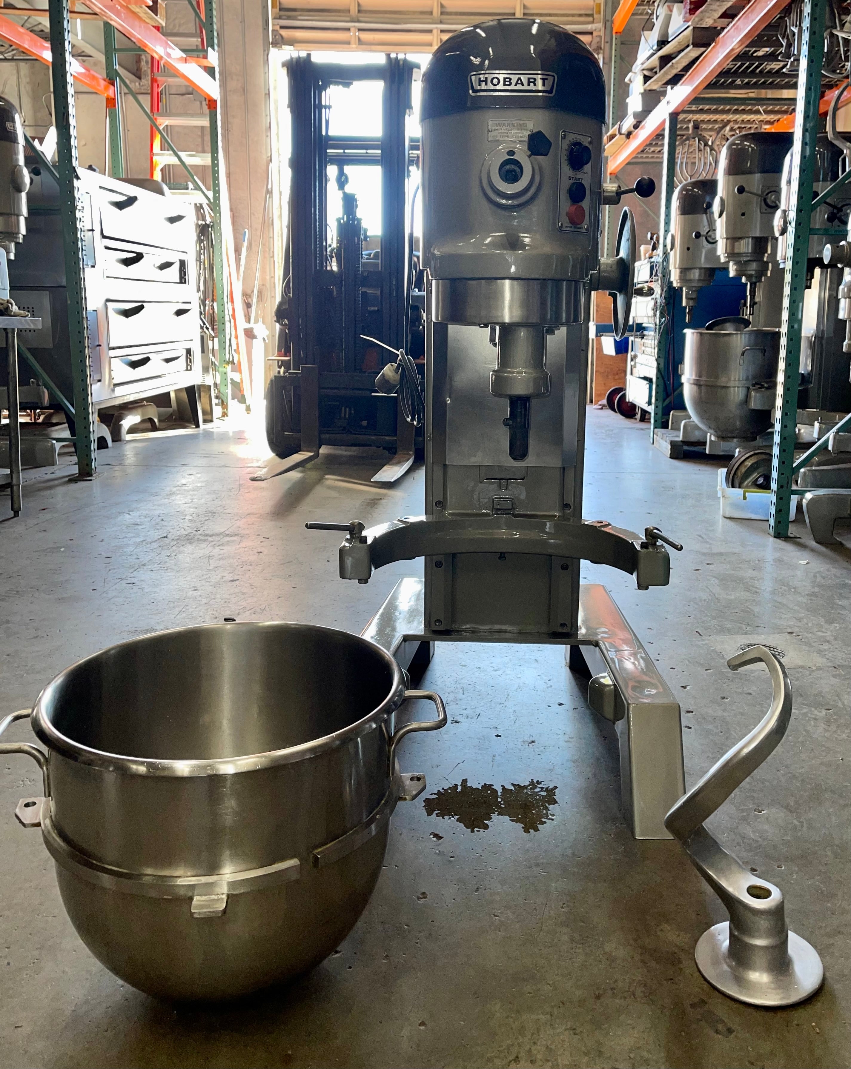 Hobart H600t 60 quart mixer w timer 1 phase 2 HP comes with stainless steel bowl and one attachment